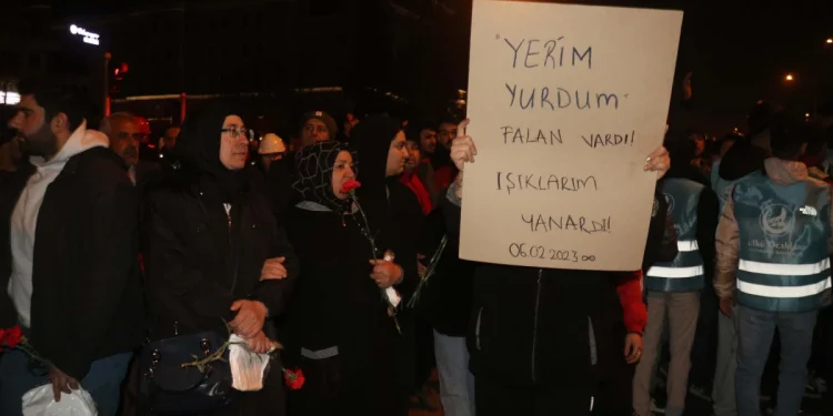 Asrın Felaketinin 2. Yılında: Kaybedilenler İçin Sessiz Yürüyüşler