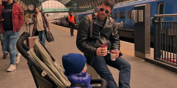 Kıvanç Tatlıtuğ’dan Kurt Efe'li Poz, Sosyal Medya Karıştı