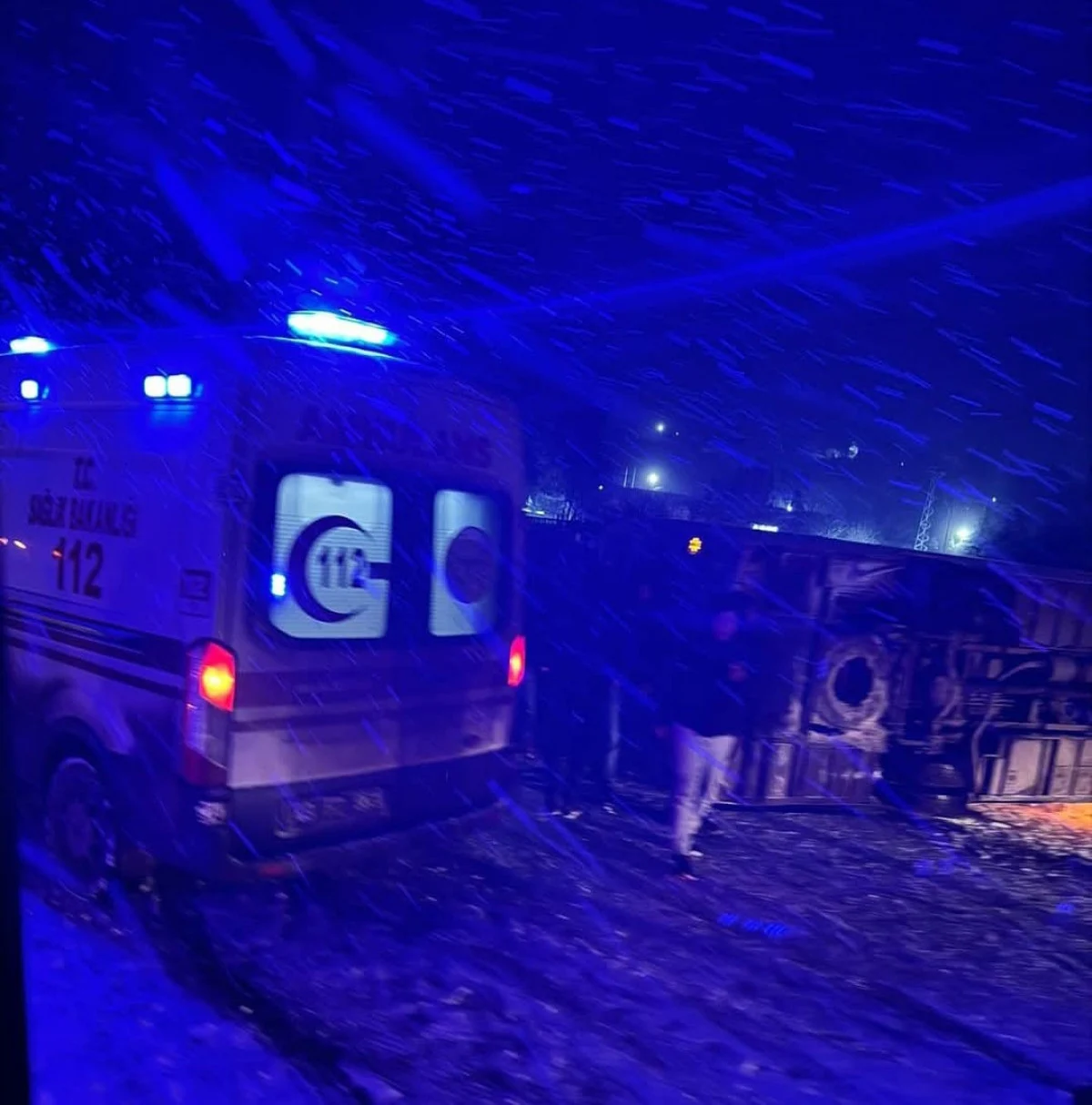 Kütahya'da işçi servisi kazası: 3 kişi yaralandı