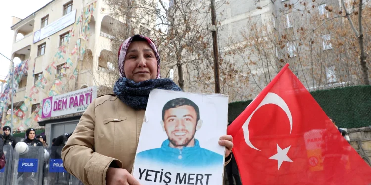 Van'da oğlunu PKK kaçırdı, anne "Teslim ol" dedi.