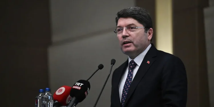 Yılmaz Tunç: İmralı başvurusu olursa değerlendiririz