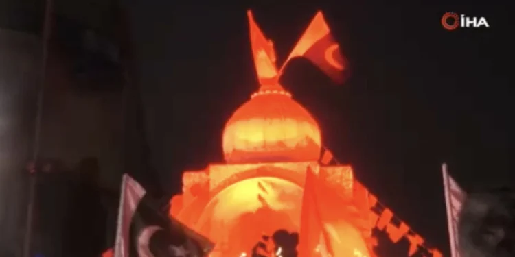 Erdoğan'ın Pakistan Ziyaretinde Türk Bayrakları Asıldı