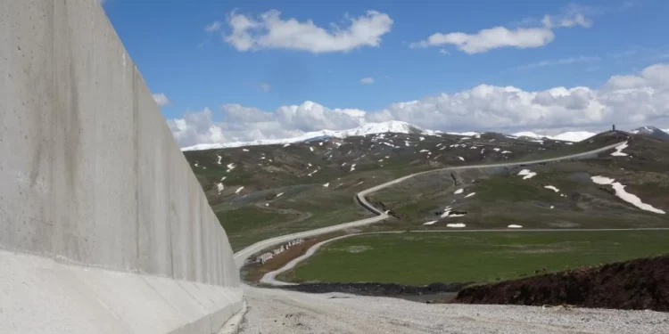 Van-İran sınırındaki 182 km'lik duvar tamamlandı