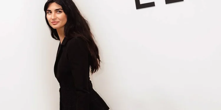 Tuba Büyüküstün, Paris Moda Haftası'nda göz doldurdu