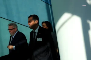Özgür Özel, Brüksel'de Türkiye'yi eleştirdi
