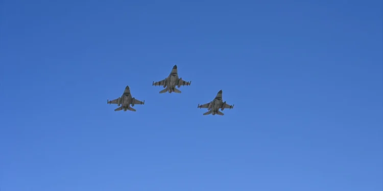 Osmaniye'de F-16 kol uçuşu büyük törenle kutlandı