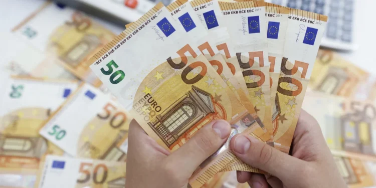 Euro, tarihi zirveye ulaşarak 40 lirayı geçti