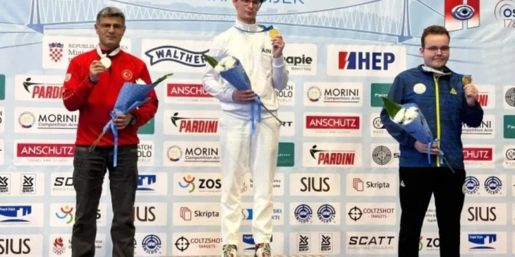 Yusuf Dikeç, uluslararası yarışmada gümüş madalya kazandı