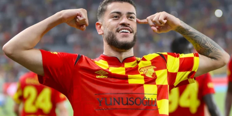 Feyenoord, Romulo'yu kararsız bırakacak bir durum yarattı