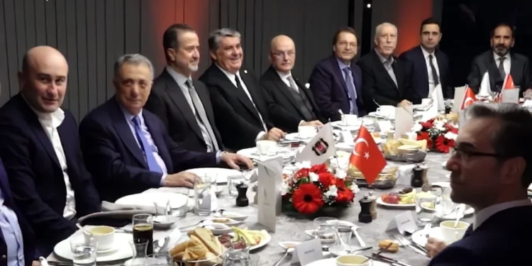 Beşiktaş camiası iftar yemeğinde bir araya geldi