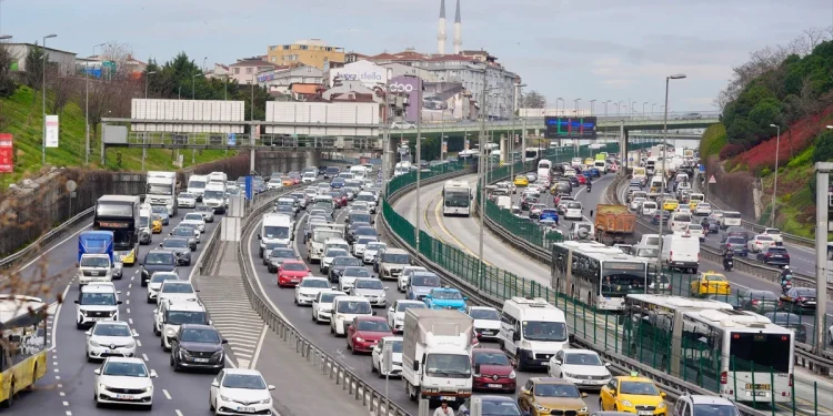 İstanbul'da Trafik Yoğunluğu Yüzde 81'e Yükseldi