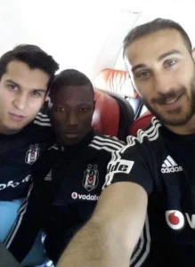 Beşiktaş'ın yıldız adayı futbolu bırakıp damat oldu