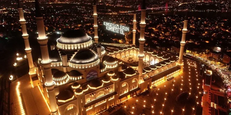 "Kadir Gecesi Bugün İdrak Edilecek: Bin Aydan Hayırlı"