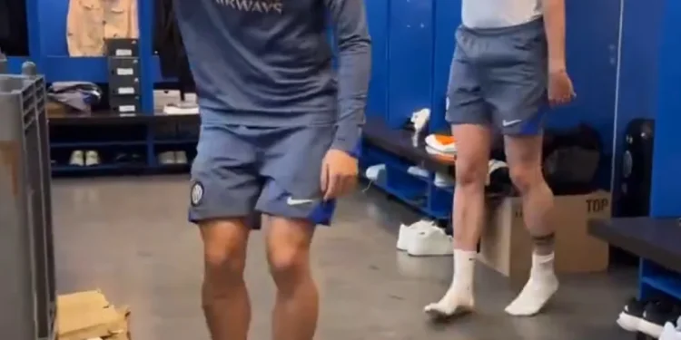 Hakan Çalhanoğlu, Soyunma Odasında Coşkulu Halay Çekti