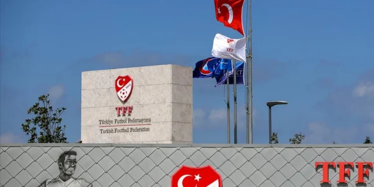 Beşiktaş ve Galatasaray PFDK'ya gönderildi