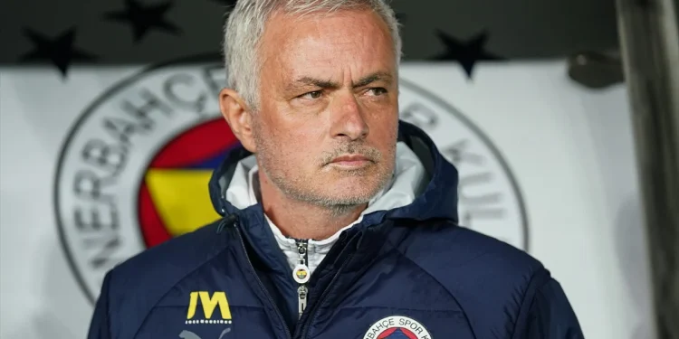 Mourinho'lu Fenerbahçe, 4. derbide de galip gelemedi