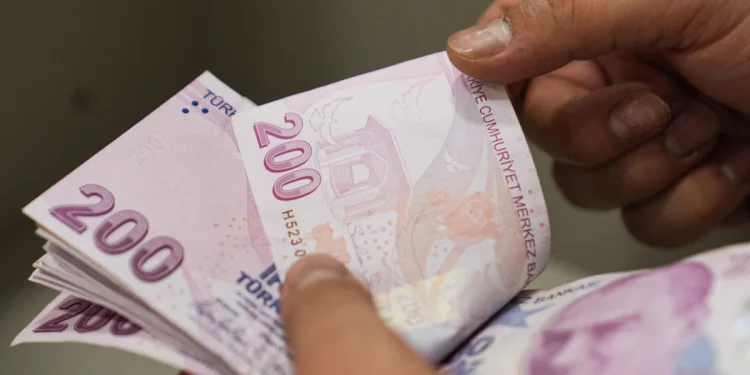 Memur ve emekli maaşlarına 3 aylık enflasyon farkı yansıdı