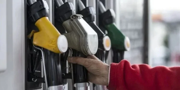 Benzine zam beklentisi boşa çıktı, otogaz merak konusu