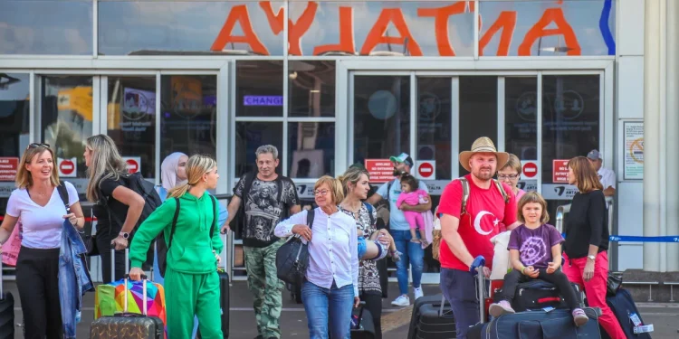Antalya'ya 3 ayda gelen turist sayısı 855 bin 429