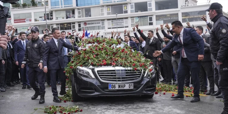 Bahçeli, MHP Genel Merkezi'nde coşkulu şekilde karşılandı