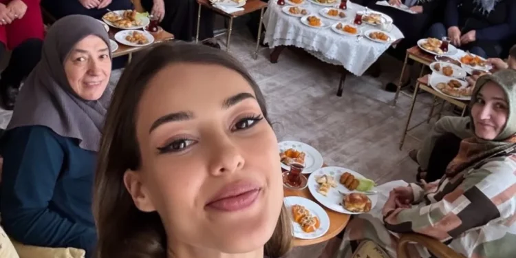 Dilan Çiçek Deniz'in Anneannesine Ziyaret Pozu Olay Oldu