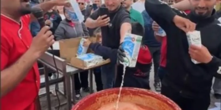 Adana'da fenomen dönercinin karnaval standı kaldırıldı