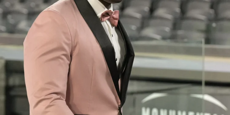 Segundo Castillo, giydiği kıyafetle tekrar dikkat çekti