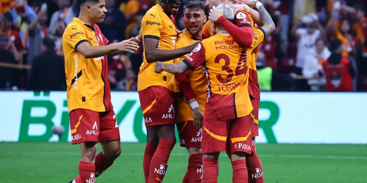 Galatasaray, son 8 haftaya lider girip şampiyon oldu