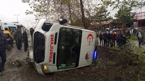 Zonguldak’ta ambulansla otomobil çarpıştı: 6 yaralı
