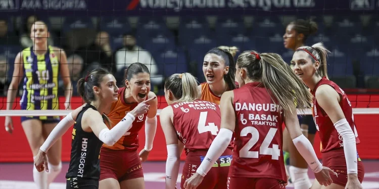 Galatasaray, Fenerbahçe'yi File Derbisinde mağlup etti