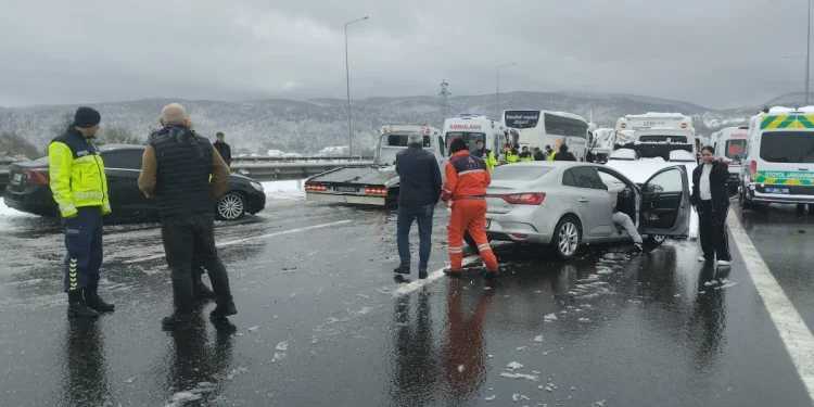 Bolu’da kar yağışı kazaları da beraberinde getirdi