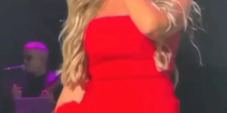 Hadise Sahnede Gözyaşlarını Tutamadı: Aşk Acısı