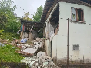 Trabzon'da tüp patladı: Ev çöktü, 1 yaralı var