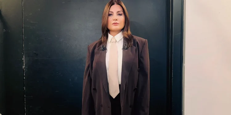 Sibel Can'ı Takip Eden Hayranını Polis Engelledi