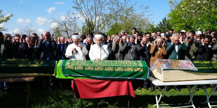Samsun’daki heyelanda hayatını kaybeden aile uğurlandı