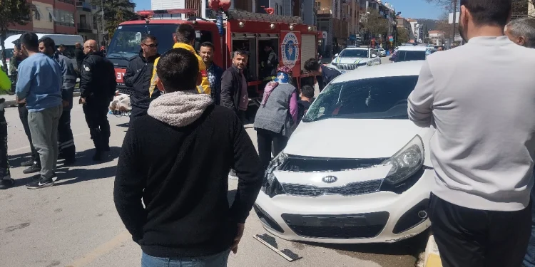 Antalya-Korkuteli Yolunda Feci Kaza: Lüks Araçlar Çarpıştı, 4 Yaralı