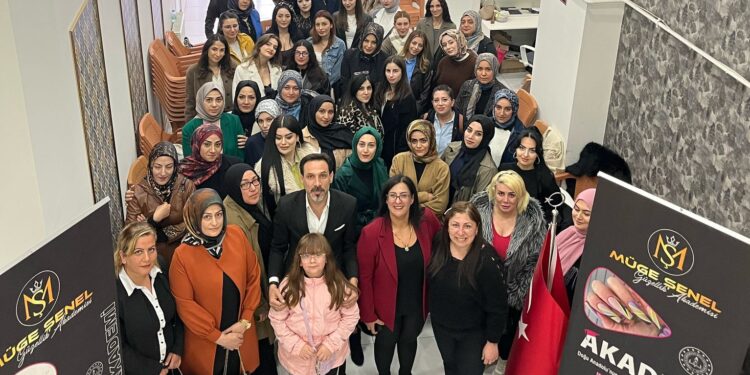 Müge Şenel Akademisinde İzdiham Elazığ