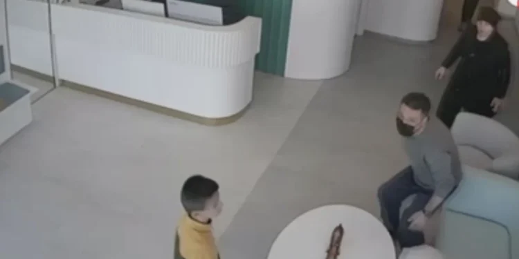 Depreme Diş Kliniğinde Yakalandılar, Panik Yaşandı