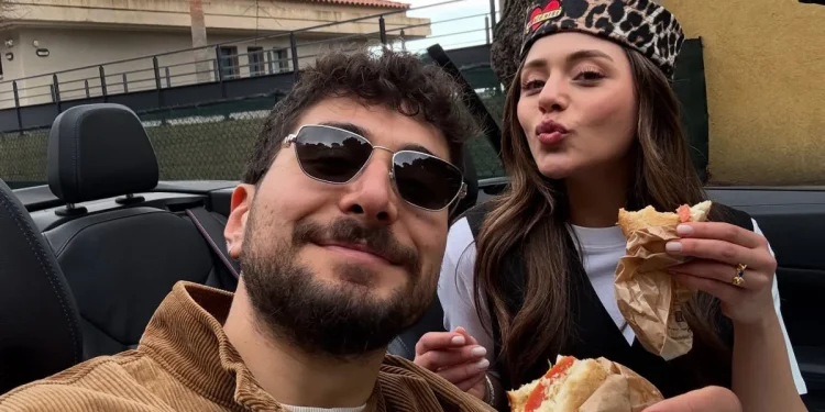 Sıla Türkoğlu ve Ata Ayyıldız tatil pozlarıyla gündemde