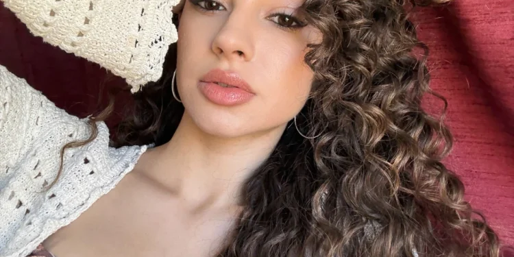 Su Burcu Yazgı’nın Selfiesi Sosyal Medyayı Salladı