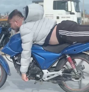Tekirdağ’da yüzüstü motosiklet sürüşü şaşırttı