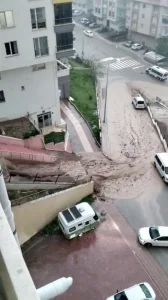 Ankara’da Yoğun Sağanak ve Dolu Etkili Oldu