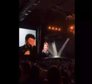 Annesini Kaybeden Tarkan’dan Duygusal Konser Anısı