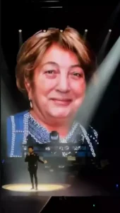 Annesini Kaybeden Tarkan’dan Duygusal Konser Anısı