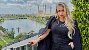 Yeliz Yeşilmen’i Yardımcısı Soydu, İsyan Etti!
