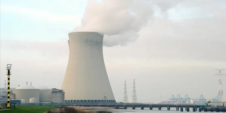 Dünyada Yenilenebilir ve Nükleer Enerjinin Payı Artıyor