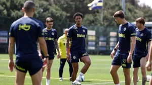 Fenerbahçe'de Jayden Oosterwolde, idmana çıktı