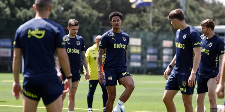 Fenerbahçe'de Jayden Oosterwolde, idmana çıktı