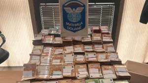 Bursa'da tırda gizlenen 61 bin euroyu Bulgar gümrüğü buldu
