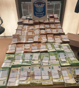 Bursa'da tırda gizlenen 61 bin euroyu Bulgar gümrüğü buldu